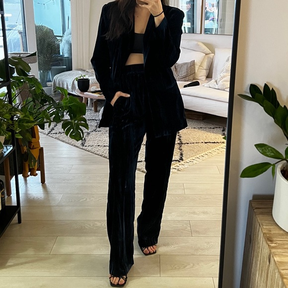 Velvet Suit- Wayf - Picture 5 of 6